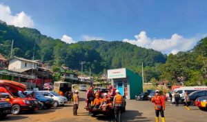 Petugas dari Tim Pencarian bocah yang tenggelam di Sumedang, akan melakukan penyisiran sungai hingga ke Majalengka dan Indramayu. (ist)