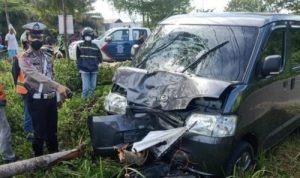 Pemudik Asal Jabar Kecelakaan di Jalinteng, Satu Pemotor Luka Berat Pemudik Asal Jabar Kecelakaan di Jalinteng, Satu Pemotor Luka Berat