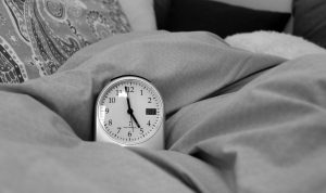 ILUSTRASI: Jam tidur malam ditukar siang hari atau pagi hari. (Pixabay)
