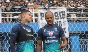 Robert Alberts Menyambut Kedatangan Ciro Alves dan David Da Silva dalam Latihan Persib