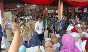 Presiden Joko Widodo (Jokowi) saat berkunjung ke Pasar Gunung Batu, Kota Bogor. (jpnn)