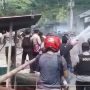 Kerusuhan di Jayapura, Polisi Halau Massa dengan Water Canon dan Suara Tembakan Kerusuhan di Jayapura, Polisi Halau Massa dengan Suara Tembakan