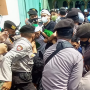 proses penangkapan Khilafatul Muslimin di Lampung diwarnai kericuhan. (ist)