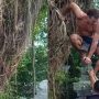 Aksi nekad warga asing yang panjat pohon suci Dibali. (ist)