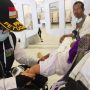 Srikandi bantu Jemaah di Masjidil Haram. (Dok. Kementerian Agama)