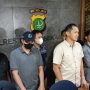 Iko Uwais Akhirnya Datangi Polres Metro Bekasi, 3 Jam Jalani Pemeriksaan Polisi Aktor Iko Uwais seusai menjalani pemeriksaan di Polres Metro Bekasi