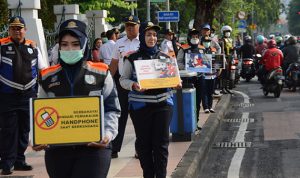 Sosialisasi Perda Kawasan Tanpa Rokok di Surabaya, yang membuat aturan bila merokok disembarang tempat akan kena denda hingga Rp50 Juta. (disway)