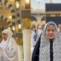 Foto-foto Ketua DPR RI Puan Maharani berhijab saat sedang Umroh.