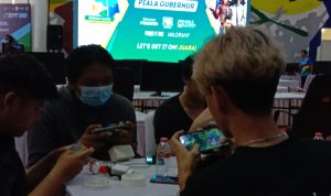Dewan Apresisasi Rencana Pemprov Jabar Jadikan E-sport Sebagai Ekskul di Sekolah Para Atlet E-sport saat menjalankan pertandingan Mobile Legend di Kejuaraan E-sport West Java 2022 Piala Gubernur. Foto. Sandi Nugraha.