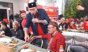 Gaungkan Kedaulatan Pangan, PDIP Jabar Makan Ikan Bakar Bersama Warga