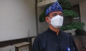 Ketua Harian Satgas Covid-19 Kota Bandung, Asep Gufron, saat menjelaskan temuan kasus Varian baru Omicron di Kota Bandung. Kamis (23/6)