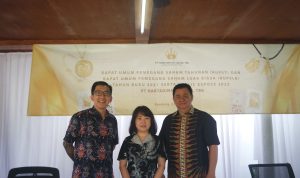 Ki-Ka: Direksi PT Hartadinata Abadi Tbk., Ong Denny (Corporate Secretary & Chief Financial Officer), Sandra Sunanto (Chief Executive Officer), dan Cuncun Muliawan (Chief Production & Operation) 
