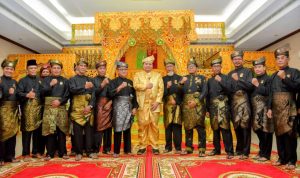 Menko Perekonomian Airlangga Hartarto saat menghadiri dan menyaksikan acara Serah Terima Operasional Bandara Internasional Hang Nadim Batam. Jumat (24/6)