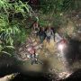 Proses pencarian hilangnya Siti Munawaroh penumpang bus pariwisata yang terjun ke jurang di tasikmalaya.
