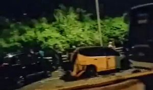 Korban Selamat Ceritakan Detik-detik Terjadinya Kecelakaan Beruntun di Tol Cipularang Tangkapan layar video kecelakaan beruntun di Tol Cipularang.