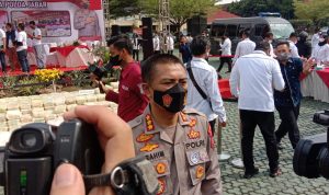 Kabid Humas Polda Jabar, Kombes Pol Ibrahim Tompo mengungkap penyebab kecelakaan bus pariwisata yang terjun ke jurang di Tasikmalaya. Foro. Sandi Nugraha