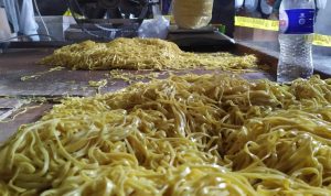 Mie berformalin yang sudah diproduksi dan siap untuk diedarkan . (Nur Fidhiah Shabrina/JPNN.com)