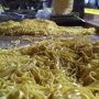 Mie berformalin yang sudah diproduksi dan siap untuk diedarkan . (Nur Fidhiah Shabrina/JPNN.com)