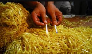 Mengenali ciri-ciri mie berformalin