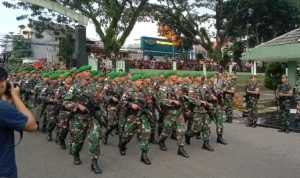 Satuan Tugas Pengamanan Daerah Rawan Papua Yonif 315/Garuda saat tiba di gerbang Markas Yonif 315/Garuda, Gunung Batu, Kota Bogor, Rabu (29/6). (Yudha Prananda)
