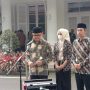 Wali Kota Bogor, Bima Arya beserta Wakil dan keluarganya seusai melakukan talziyah ke Gedung Pakuan Kota Bandung, untuk menyampaikan bela sungkawanya kepada Gubernur Jabar Ridwan kamil. Sabtu (4/6). Foto. Sandi Nugraha.