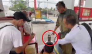 Curang! SPBU di Serang Terbukti Kurangi Takaran Pakai Ini TANGKAPAN LAYAR: Salah satu SPBU di Serang, Banten terbukti lakukan hal curang dengan modus pakai remote control kurangi takaran, Rabu (22/6). (Instagram: @humaspoldabanten)