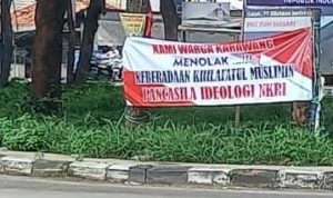 Spanduk Penolakan Khilafatul Muslimin Bertebaran di Karawang Spanduk Penolakan Khilafatul Muslimin Bertebaran di Karawang