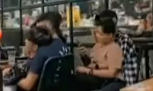 Video pasangan LGBT terekam disebuah kafe dikawasan Jakarta Selatan. (tangkapan layar)