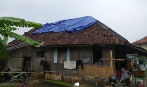 Salah satu dari 44 rumah yang rusak karena terjangan puting beliung di Bogor.