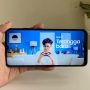 Dengan layar 6,5 inci resolusi HD+ streaming serial favorit di Galaxy A03 jadi makin nyaman