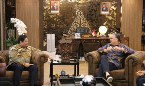 Direktur Eksekutif The Global Fund Peter Sands mengadakan peretemuan Menteri Koordinator Bidang Perekonomian Airlangga Hartarto untuk membicarakan berbagai peluang investasi di Indonesia.