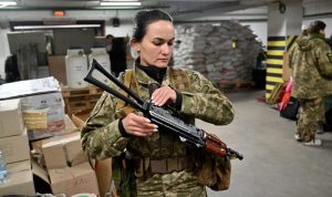 Ukraina Melatih Perempuan untuk Terjun ke Medan Perang Melawan Rusia