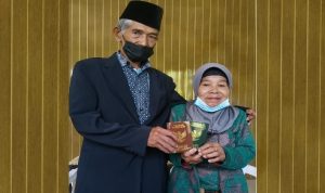 Cerita KUA yang Kaget Saat Nikahkan Kakek 93 Tahun dan Nenek 71 Tahun