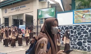 Para siswa SMA Bina Muda saat bubaran. (Yanuar/Jabar Ekspres)