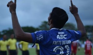 Persib Mengenakan Pita Hitam dalam Uji Tanding sebagai Bentuk Dukacita Mendalam atas Eril Persib Mengenakan Pita Hitam dalam Uji Tanding sebagai Bentuk Dukacita Mendalam atas Eril