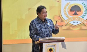 Partai Golkar Ciptakan Inovasi dengan Membuat Aplikasi GITA Ketua DPP Partai Golkar Airlangga Hartarto tengan menjelaskan Aplikasi digital dengan nama Golkar Institute Training App (GITA).