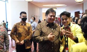 Menko Airlangga Hartarto ketika bertemu dengan para Mahasiswa di Universitas Nasional Jakarta