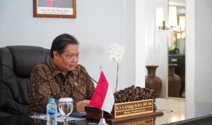 Menteri Koordinator Bidang Perekonomian Airlangga Hartarto mengatakan, pemerintah akan bergerak cepat dengan segera berikan vaksin