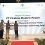 Presiden Direktur Cirebon Power Hishiro Takeuchi ketika menerima penghargaan dari Wapres Ma'ruf Amin