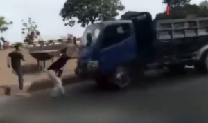 Konten Hadang Truk Telah Memakan 3 Korban Jiwa dalam Seminggu Terakhir Konten Hadang Truk Telah Memakan 3 Korban Jiwa dalam Seminggu Terakhir
