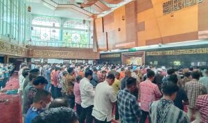 Ribuan Jamaah Gelar Salat Ghaib untuk Eril di Masjid Al-Muttaqin