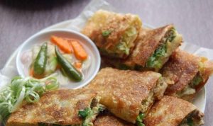 ilustrasi membuat martabak telur (foto:cookpad.id)