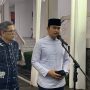 Juru Bicara Pemerintah Provinsi Wahyu Mijaya dan Kakak Kandung Ridwan Kamil Erwin Muniruzaman menghadiri Press Conference di Gedung Pakuan, Minggu (5/6). (Arvi/Jabar Ekspres)