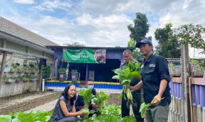 EdenFarm saat menghadiri panen perdana Buruan SAE Mang Oded di Pussenkav, Jalan Salak, Kota Bandung.