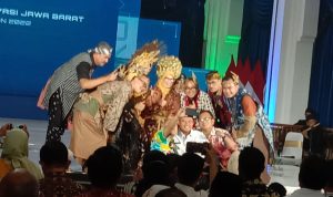 Kegiatan Launching KIJB yang dipimpin oleh PLH Gubernur Jawa Barat, Uu Ruzhanul Ulum di Gedung Sate, Kota Bandung, Jumat (10/6). (Foto: Sandi Nugraha/Jabar Ekspres)