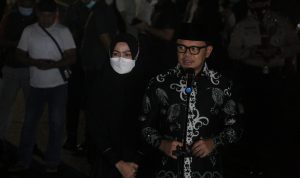 Wali Kota Bogor Takziah di Gedung Pakuan, Puji Kebaikan Eril Semasa Hidup Wali Kota Bogor Bima Arya selepas melakukan shalat Jenazah di Gedung Pakuan, Minggu (12/6) malam. (Foto: Deni/Jabar Ekspres)