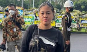 Rara Pawang Hujan Hadiri Pemakaman Eril, Sempat Minta Rokok