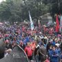 Ribuan Buruh Geruduk PTUN Bandung