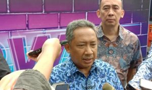 21 Wifi Baru Gratis Tersedia di Taman Kota Bandung Wali Kota Bandung Yana Mulyana sedang memberikan paparan di Taman Cikapayang, Kota Bandung, Jumat (17/6). (Arvi/Jabar Ekspres)