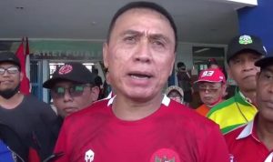 Iriawan saat memberi paparan kepada wartawan di SOR Arcamanik, Kota Bandung, Minggu (19/6).